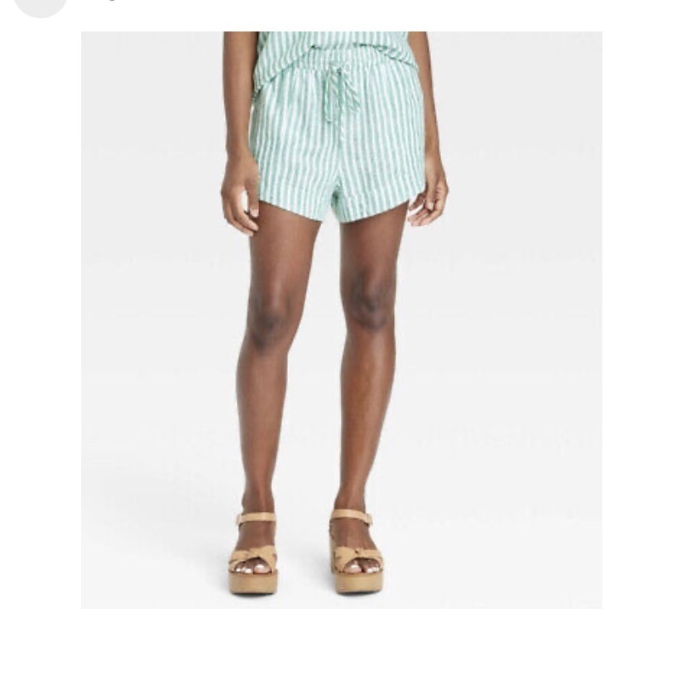 Universal Threads
Universal Thread
Green & White Stripe
Linen High Rise
Shorts